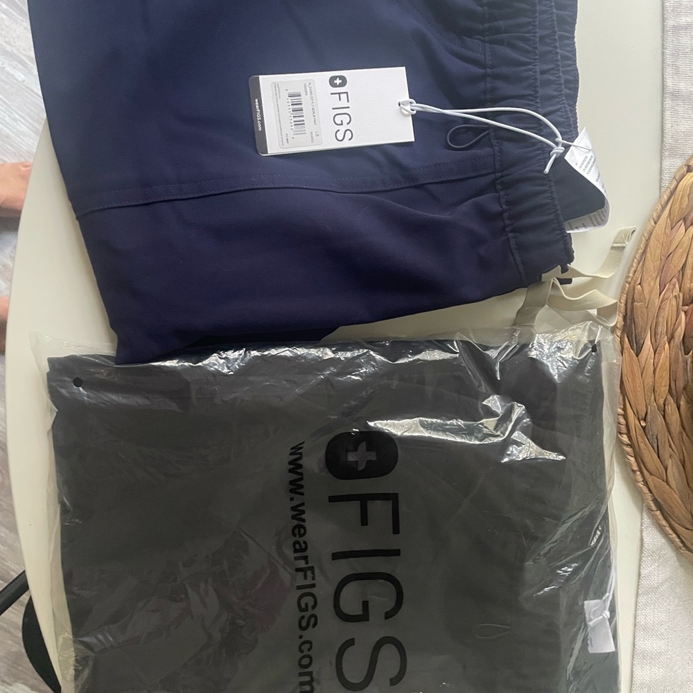 Brand new with tags men’s Figs scrub pants
